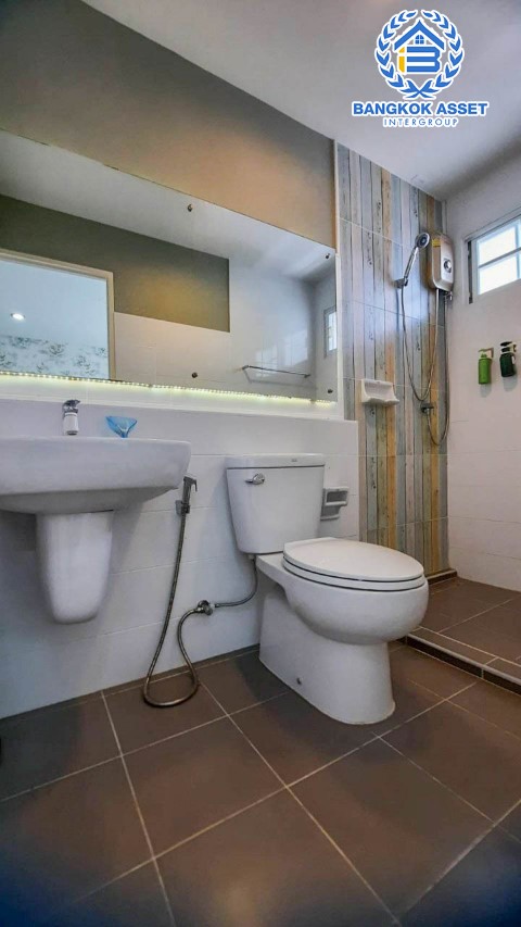 *****ทาวน์เฮ้าส์มือสองย่านสมุทรปราการ ม.อินดี้ ประชาอุทิศ90 #หลังมุม คุณภาพระดับ L&H เนื้อที่กว้างขวางถึงเกือบ 26 ตร.ว. ฟังก์ชัน 3 ห้องนอน 2 ห้องน้ำ 1 ที่จอดรถ ตกแต่งภายในสวยงาม บิวท์อินครัว บนทำเลแห่งการเดินทาง ใกล้รถไฟฟ้า (ในอนาคต) สายสีม่วง "สถานีครุใน" และทางด่วน "สุขสวัสดิ์"